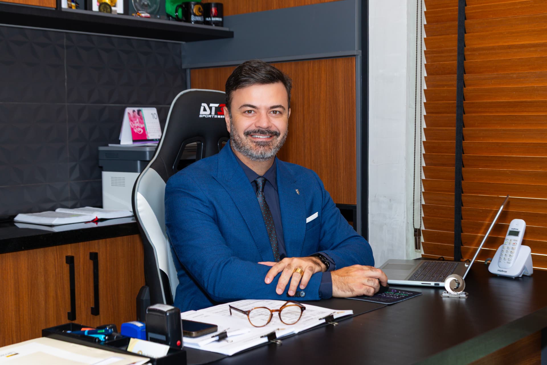 Dr. João Marcello Branco, endocrinologista, no consultório da Clínica HE Performance